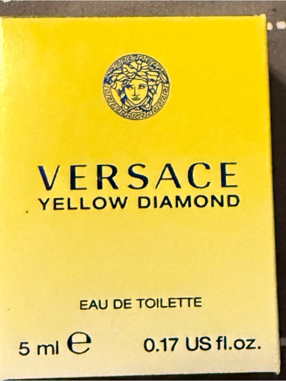 ✨Versace Yellow Diamond Eau De Toilette Perfume✨.17 fl oz mini bottle NEW